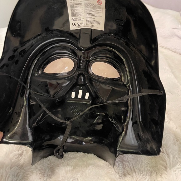 Star Wars Darth Vader Mask Halloween - Picture 2 of 2